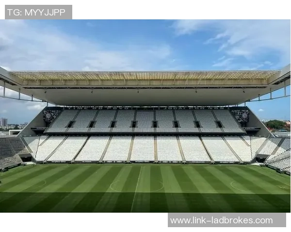 足球红布的魅力与激情探秘：如何在绿茵场上书写传奇与梦想